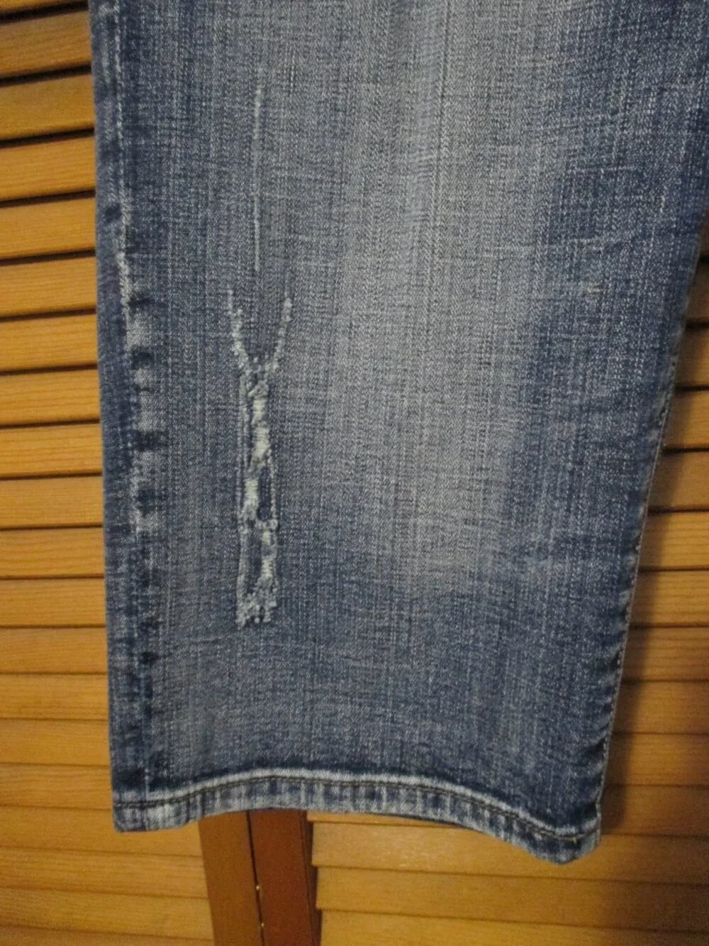 Vigoss denim shorts blue Bermuda with distressed spots pockets stretch size 17